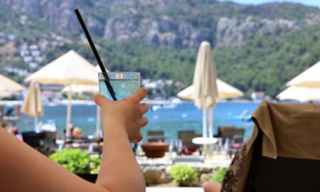 o familie se bucură de un sejur all inclusive în Turcia
